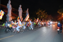 Hàng trăm người đạp xe diễu hành mừng Phật đản PL 2567
